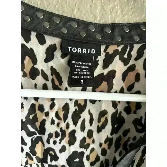 Torrid Animal Print Long Sleeve Semisheer Blouse Plus Size 3X - Picture 5 of 7